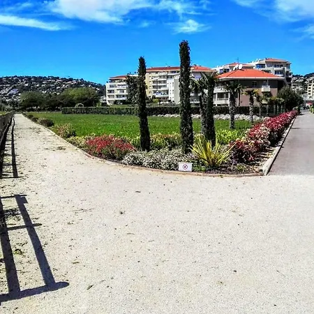 Flore * Ζουάν λε Πιν